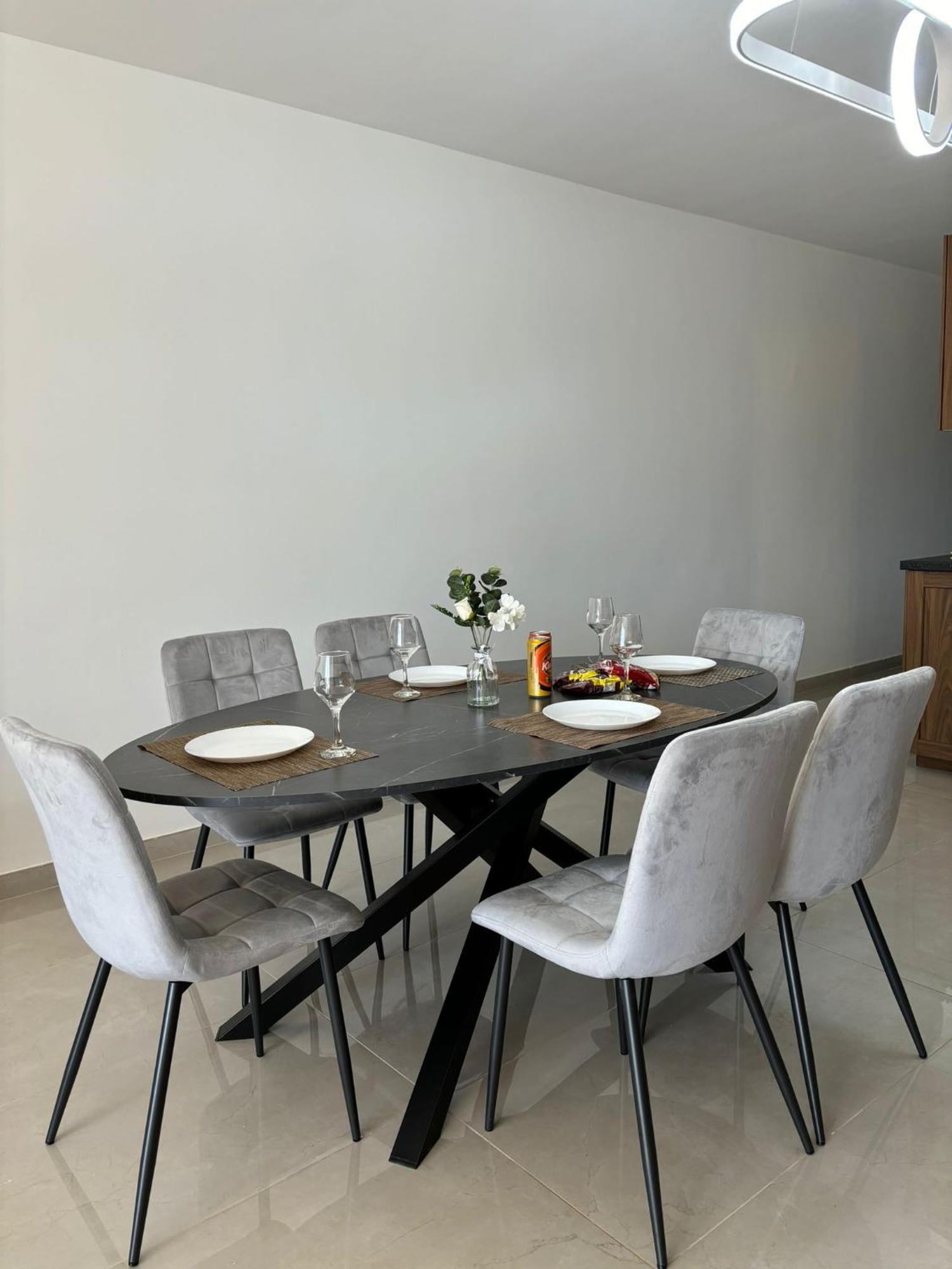 Luxe Living - Modern 3 Bedroom *