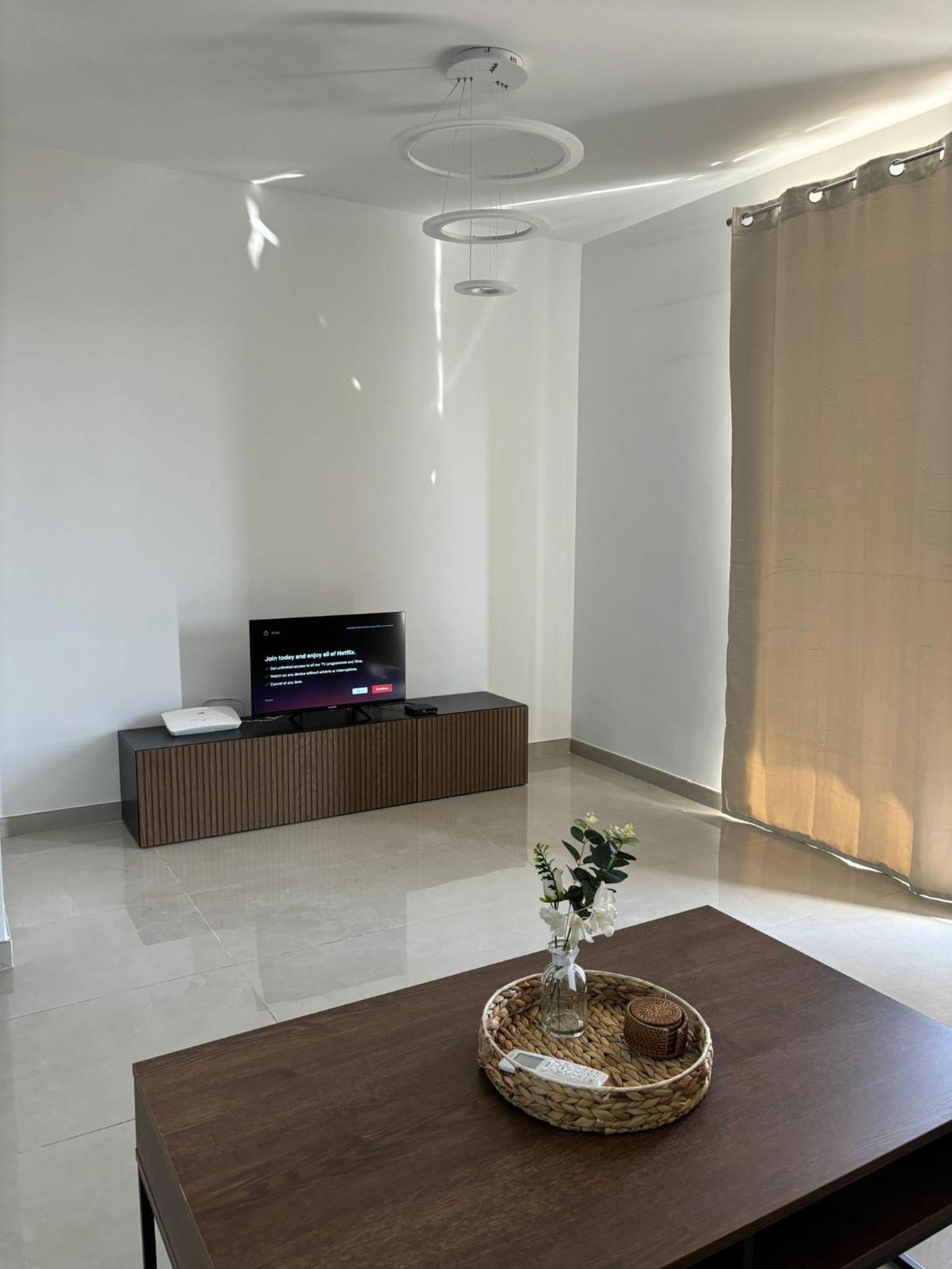 Luxe Living - Modern 3 Bedroom Apartament