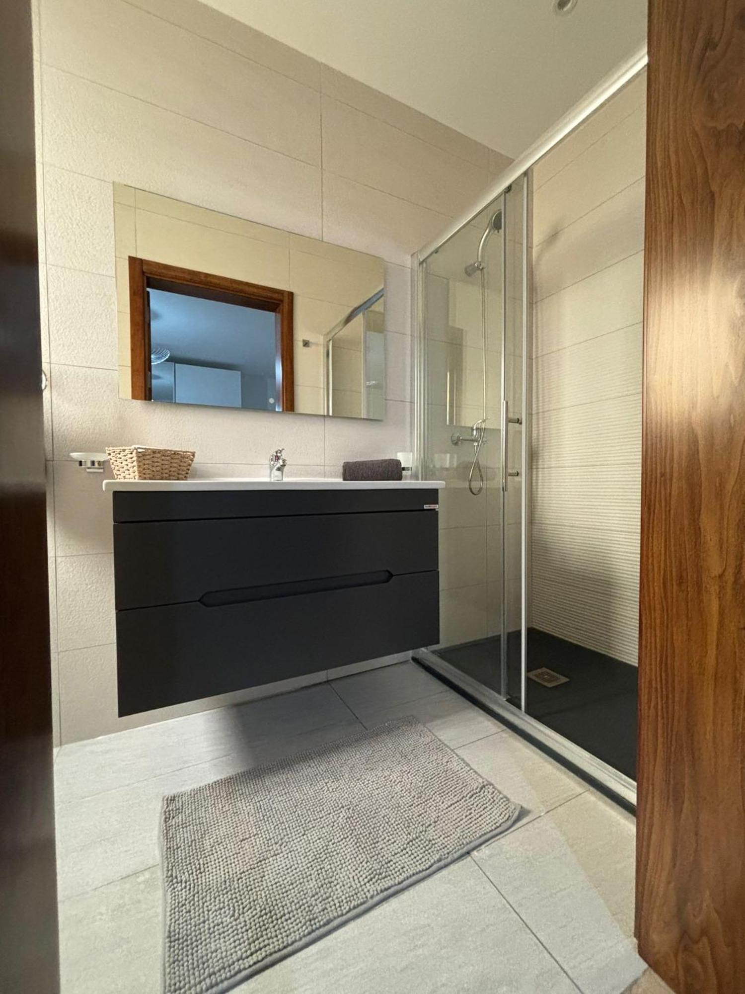 Luxe Living - Modern 3 Bedroom Apartament *