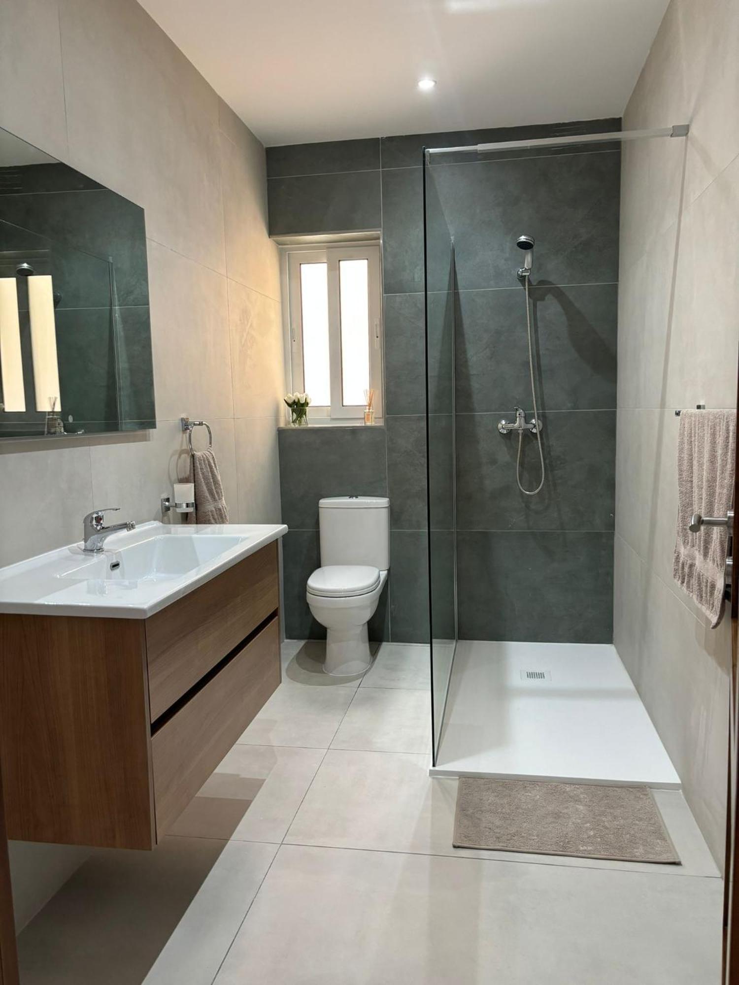 Luxe Living - Modern 3 Bedroom Apartament